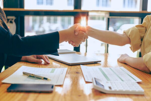 契約を交わした二人